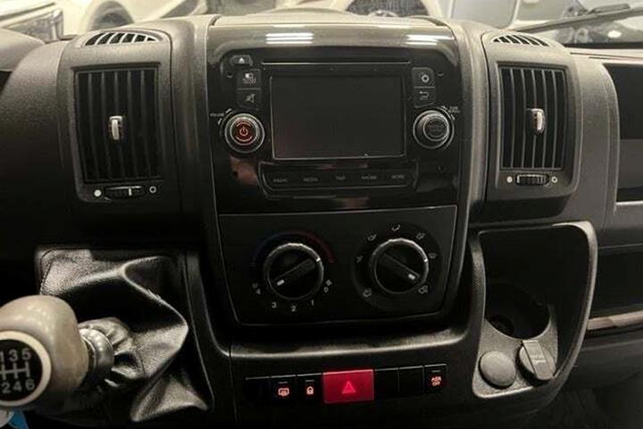 Hvid Citroën Jumper 30 fra 2017 set indefra