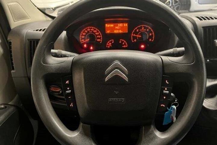Hvid Citroën Jumper 30 fra 2017 set indefra