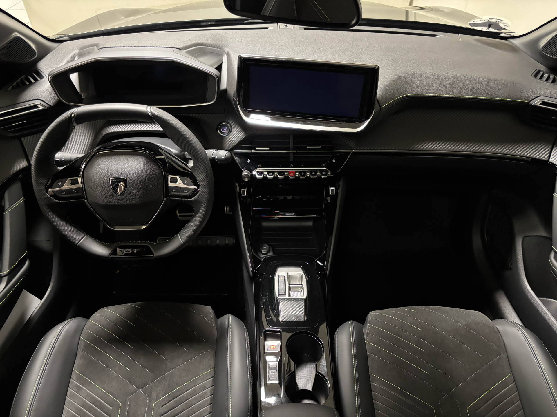 Sort Peugeot e-208 fra 2025