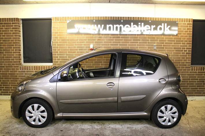 Bronze Toyota Aygo fra 2012
