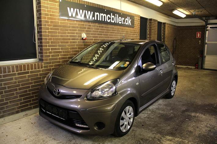 Bronze Toyota Aygo fra 2012