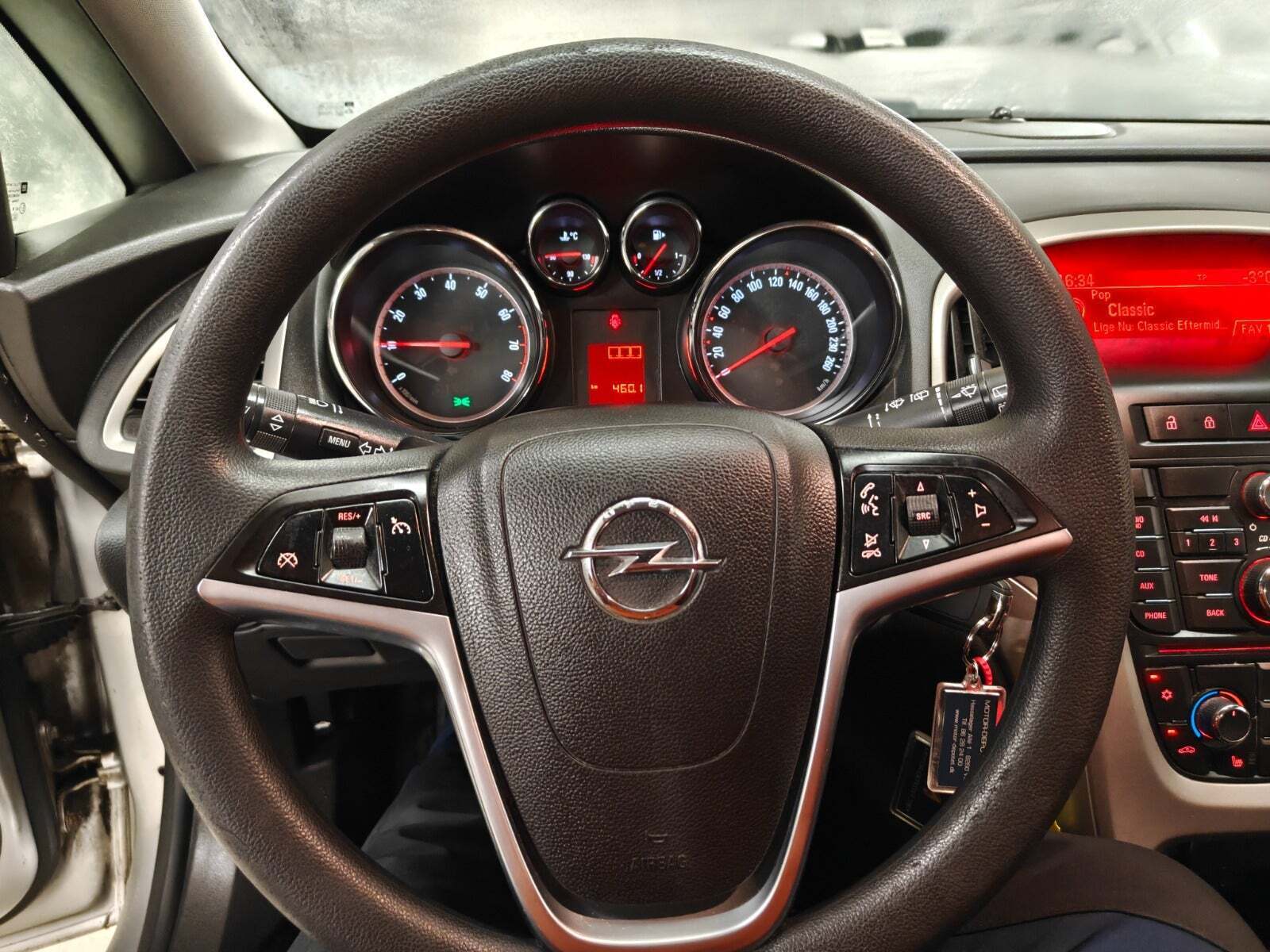 Gul Opel Astra fra 2010