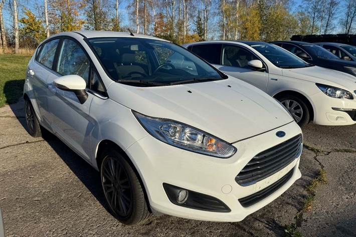 undefined Ford Fiesta fra 2014 set udefra