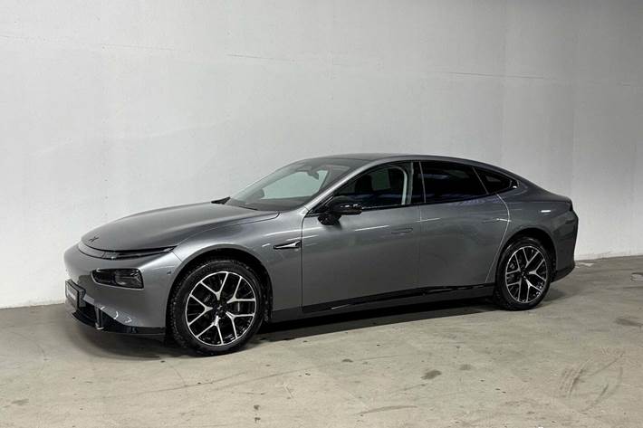 Grå Xpeng P7 fra 2024