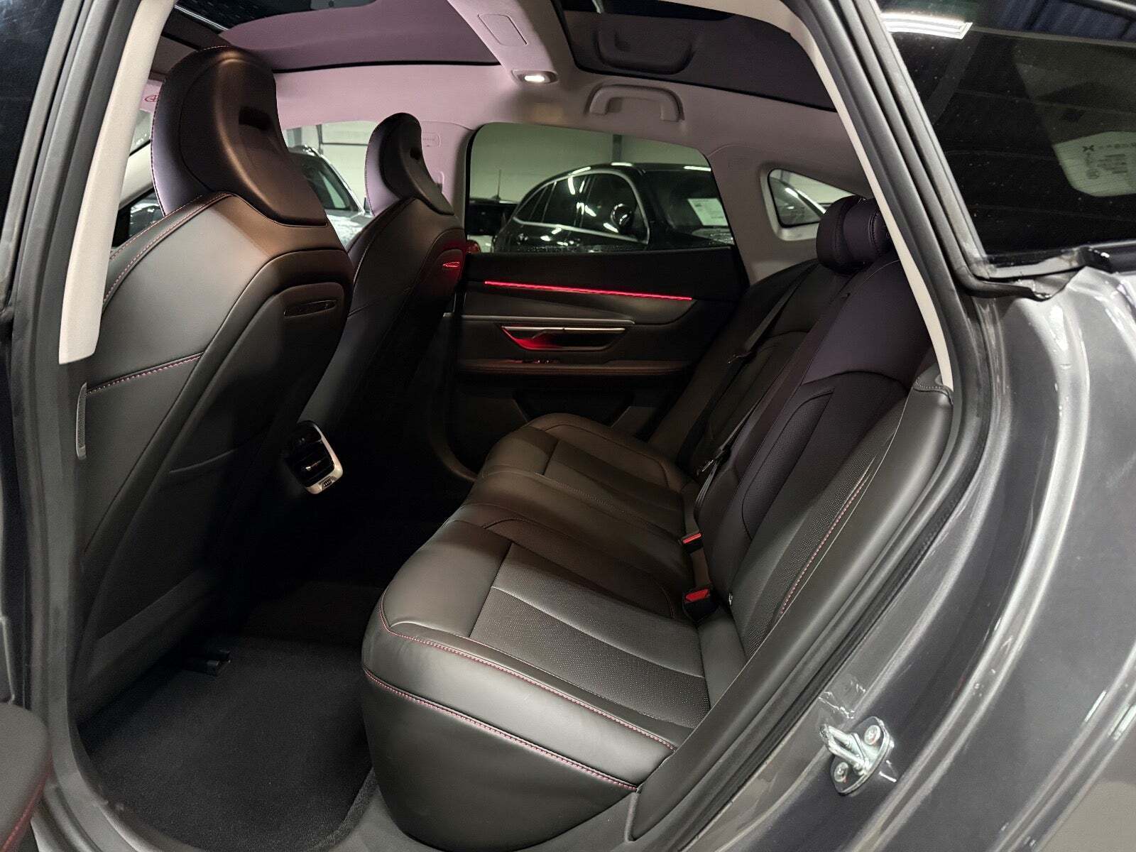 Grå Xpeng P7 fra 2024