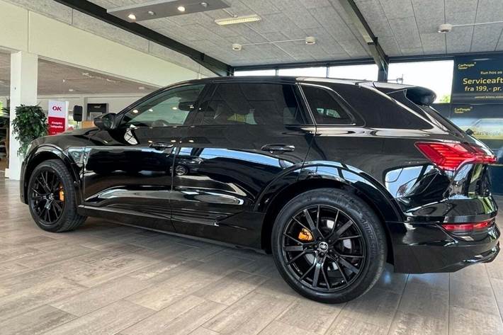 Sort Audi e-tron fra 2022