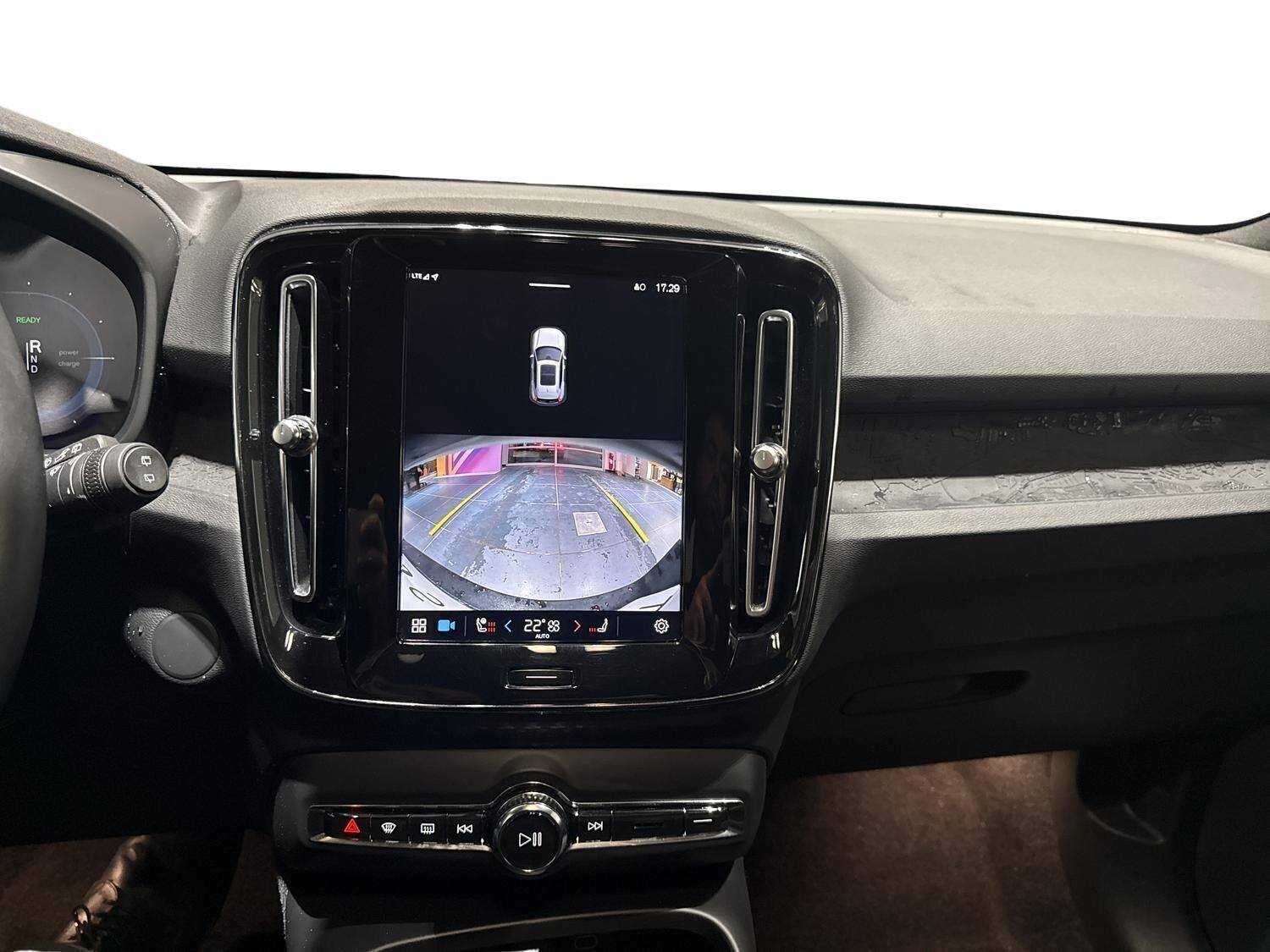 Hvid Volvo XC40 fra 2023