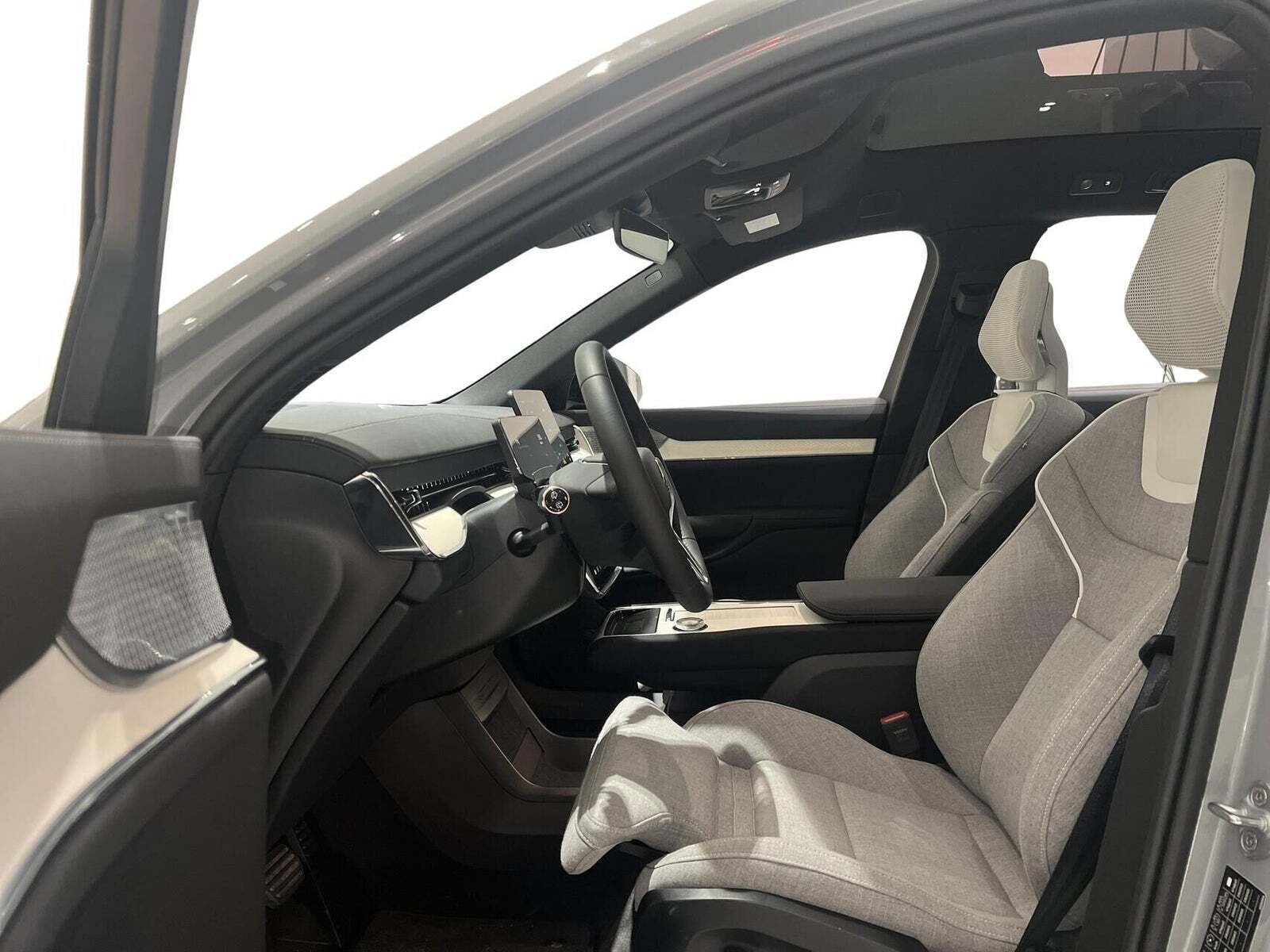 Grå Volvo EX90 fra 2025