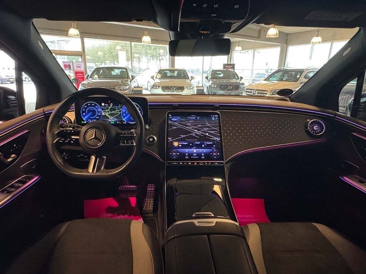 Grå Mercedes EQE300 SUV fra 2024