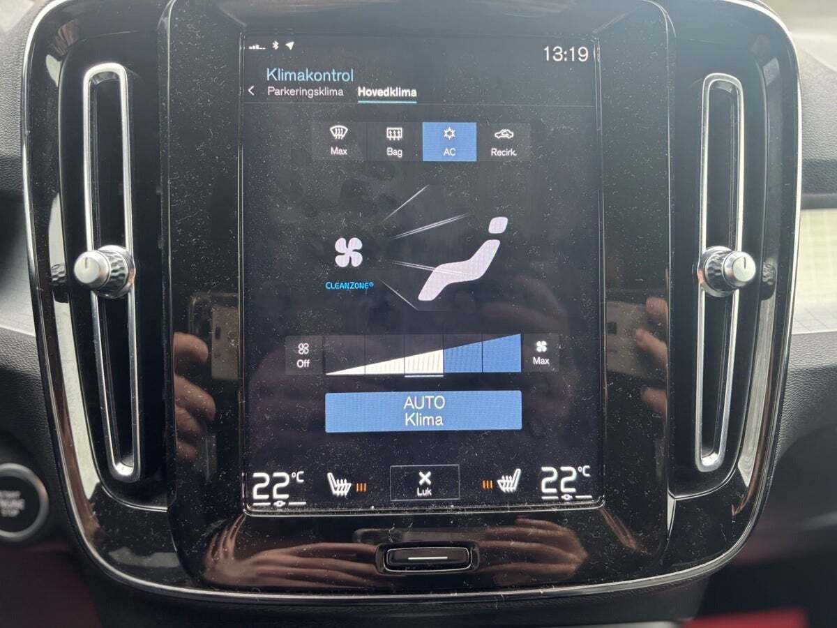 Sort Volvo XC40 fra 2023