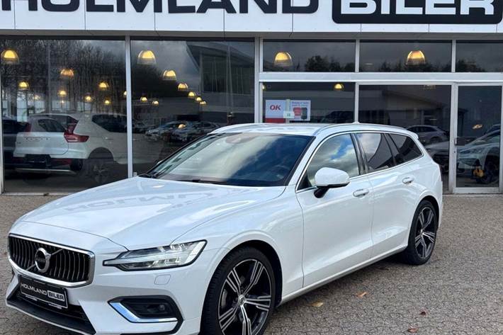 Hvid Volvo V60 fra 2019 set udefra