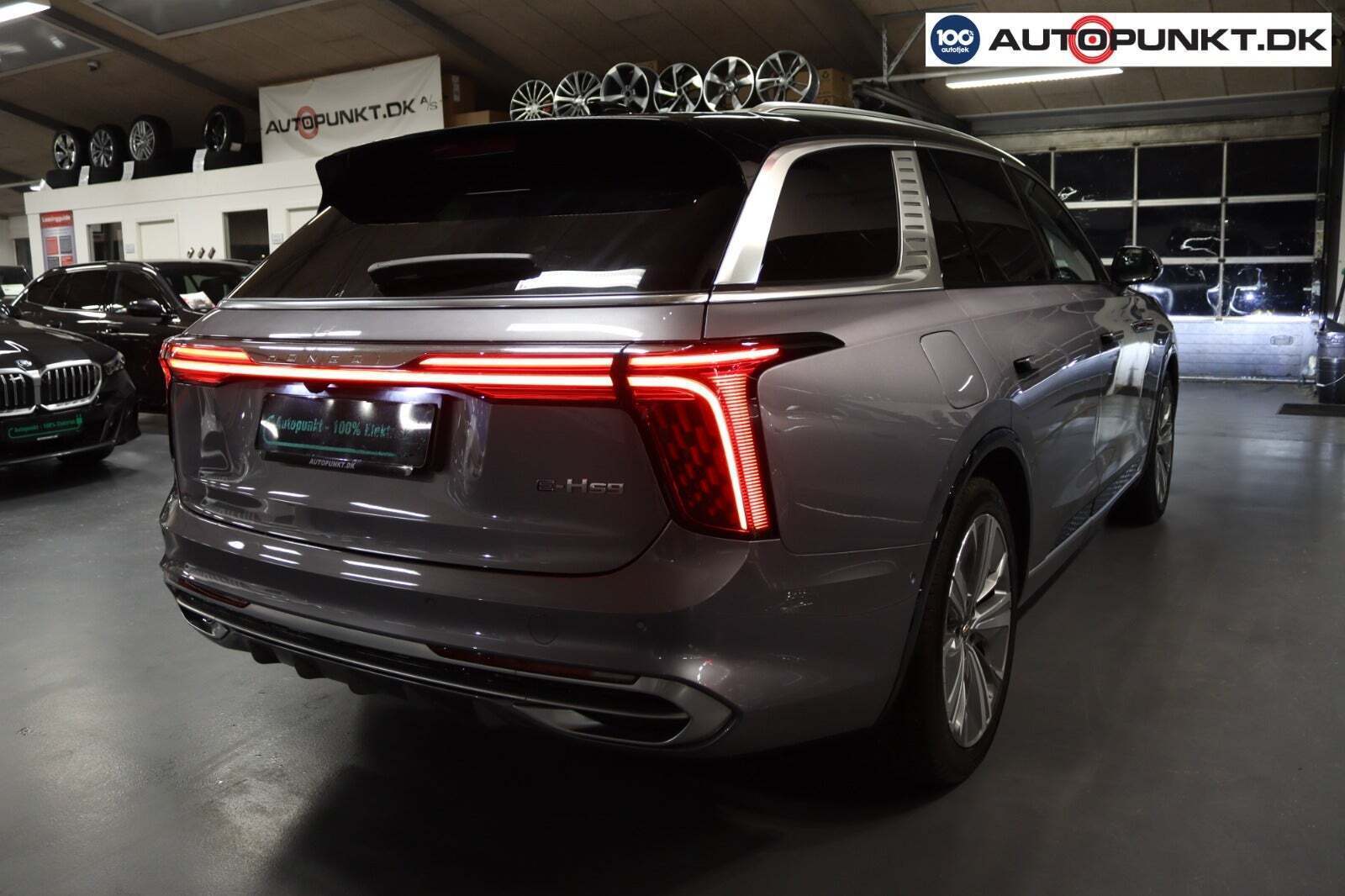 Grå Hongqi E-HS9 fra 2024