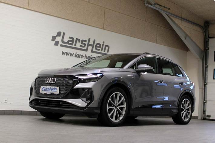 Grå Audi Q4 e-tron fra 2023 set udefra