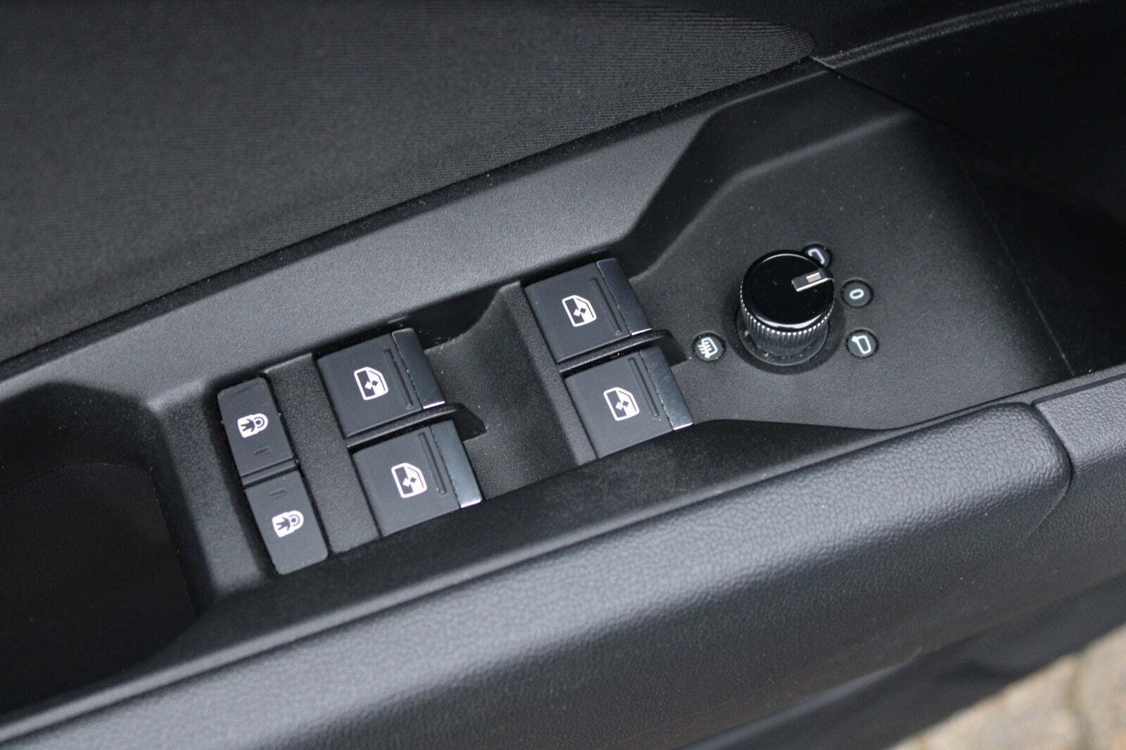 Grå Audi Q4 e-tron fra 2023