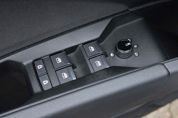 Grå Audi Q4 e-tron fra 2023