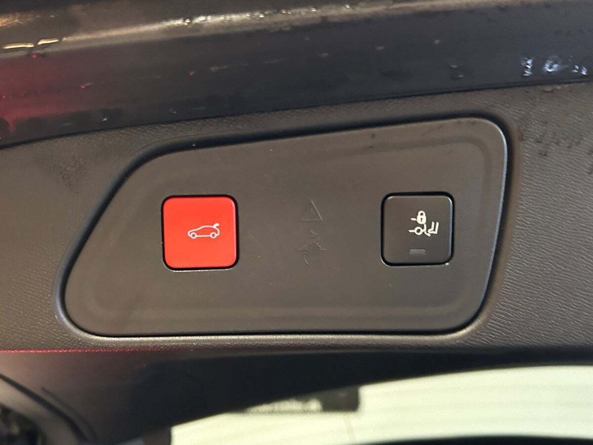 Grå Peugeot 3008 fra 2021