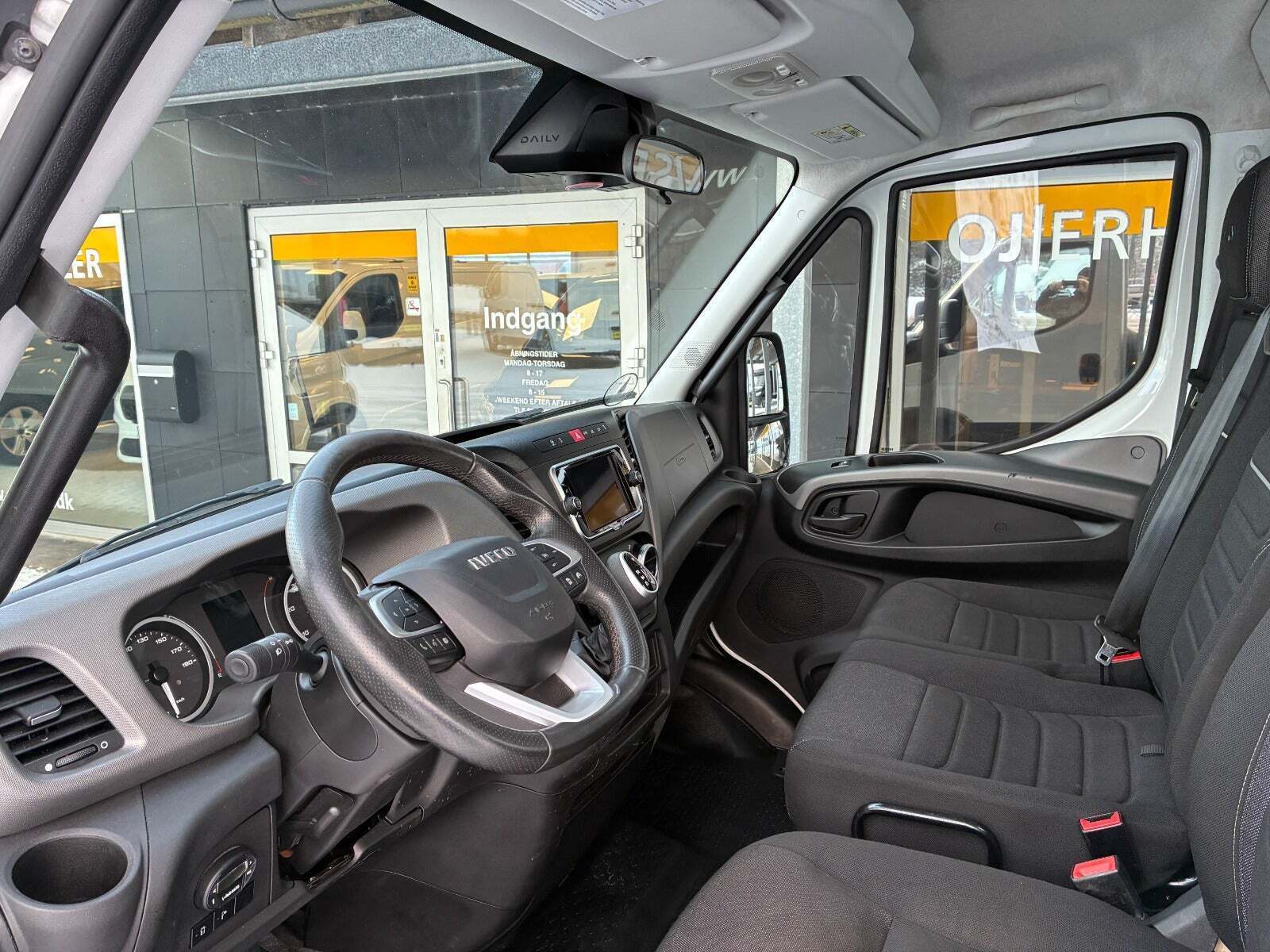 Hvid Iveco Daily fra 2023