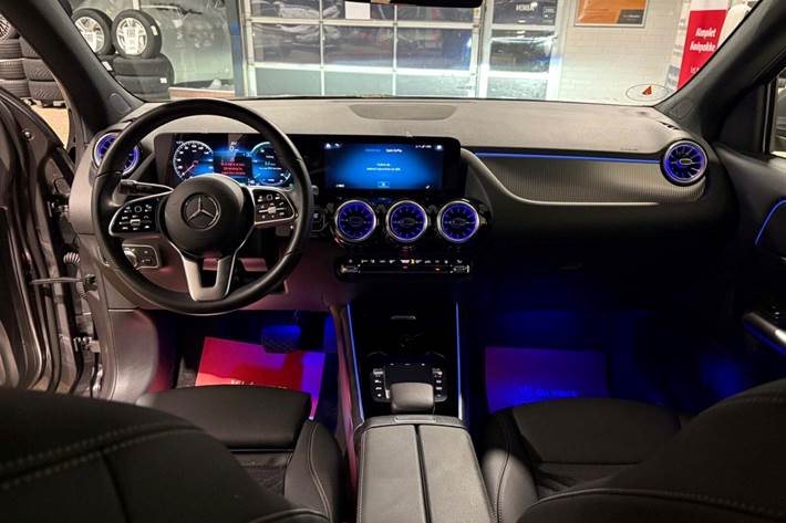 Grå Mercedes EQA250+ fra 2023