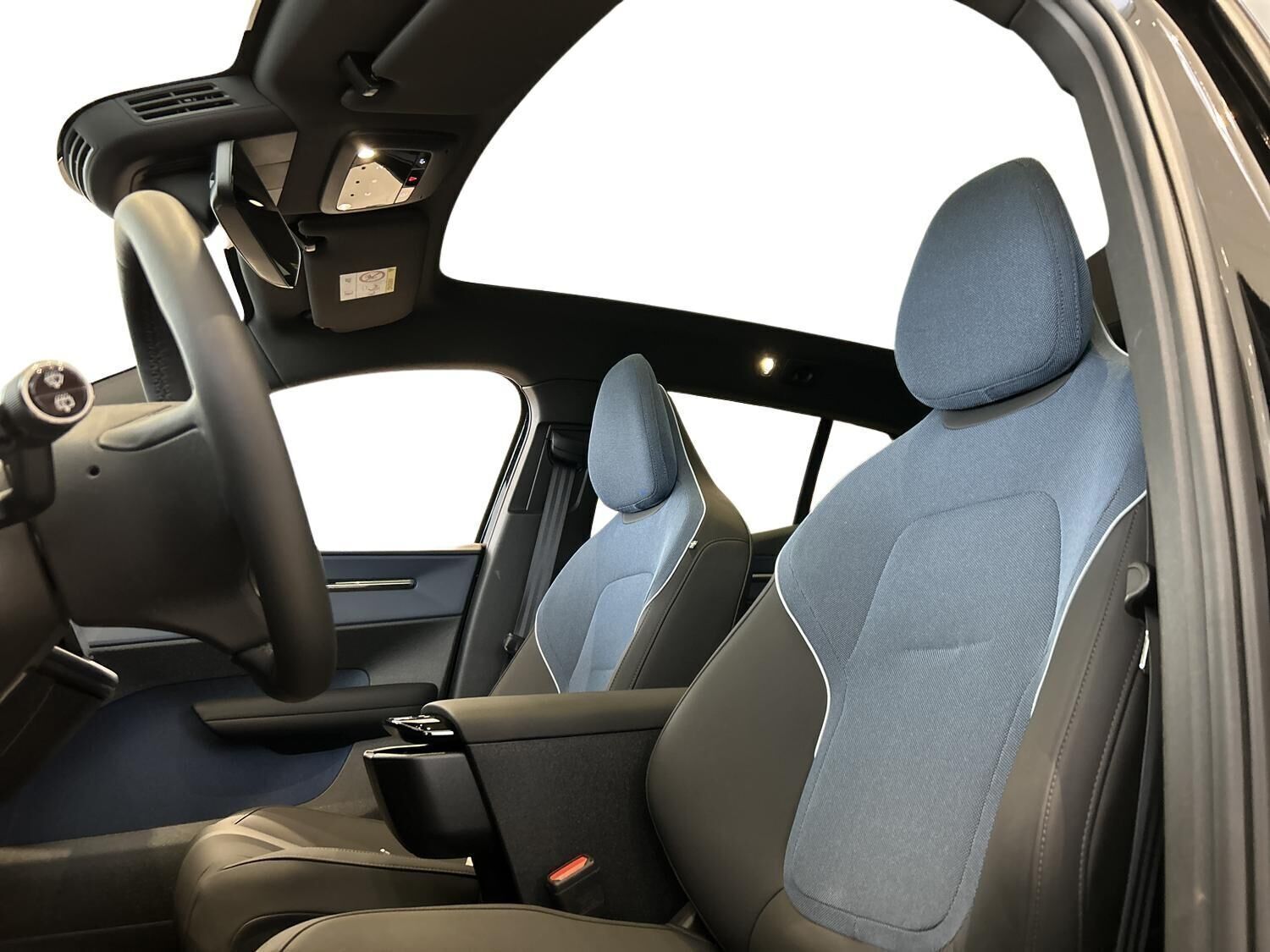 Sort Volvo EX30 fra 2024