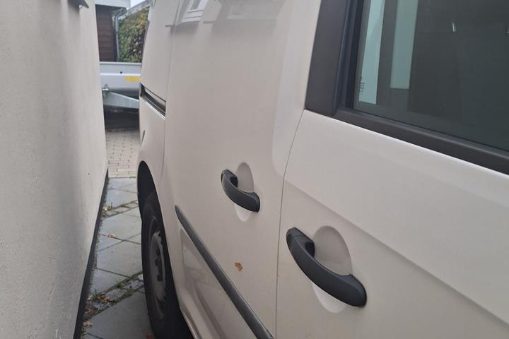 Hvid VW Caddy fra 2017