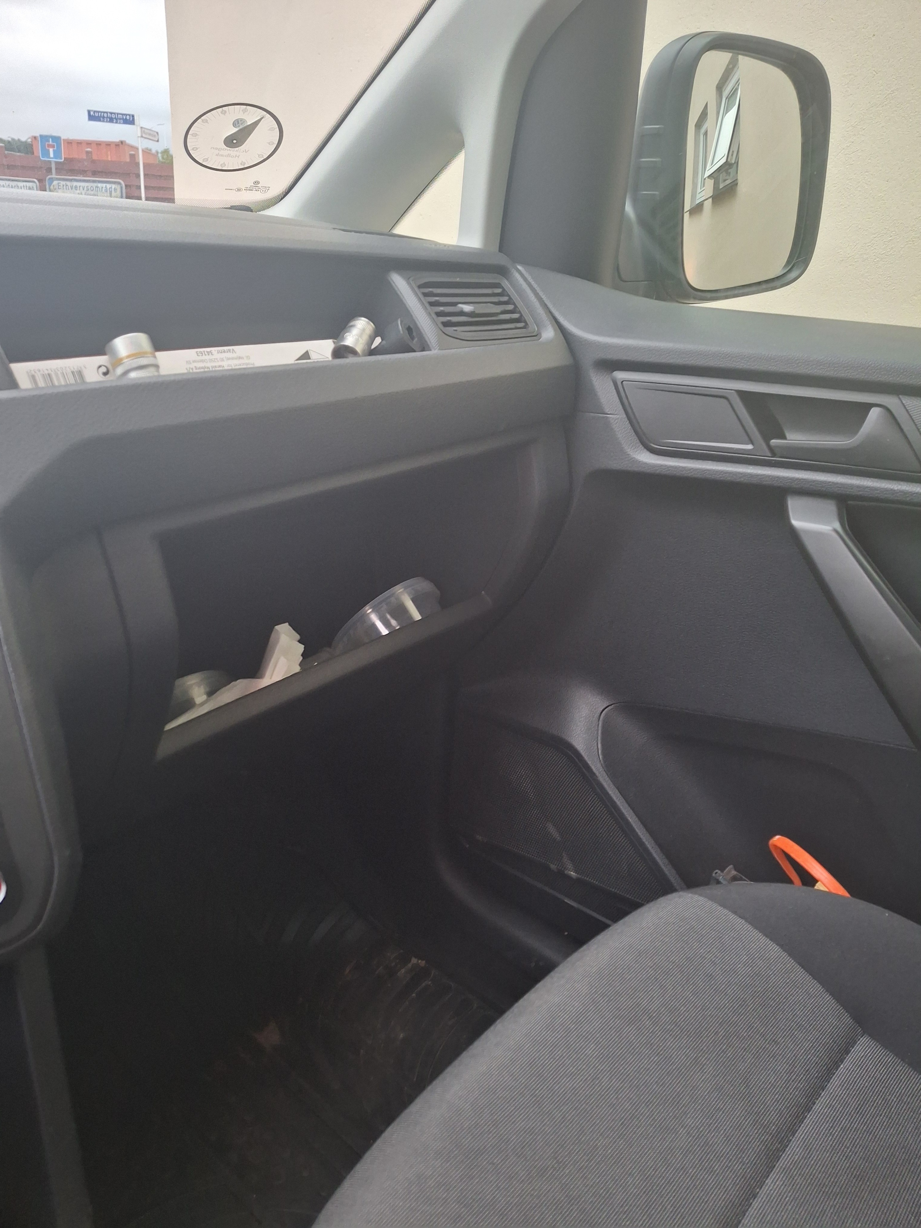 Hvid VW Caddy fra 2017