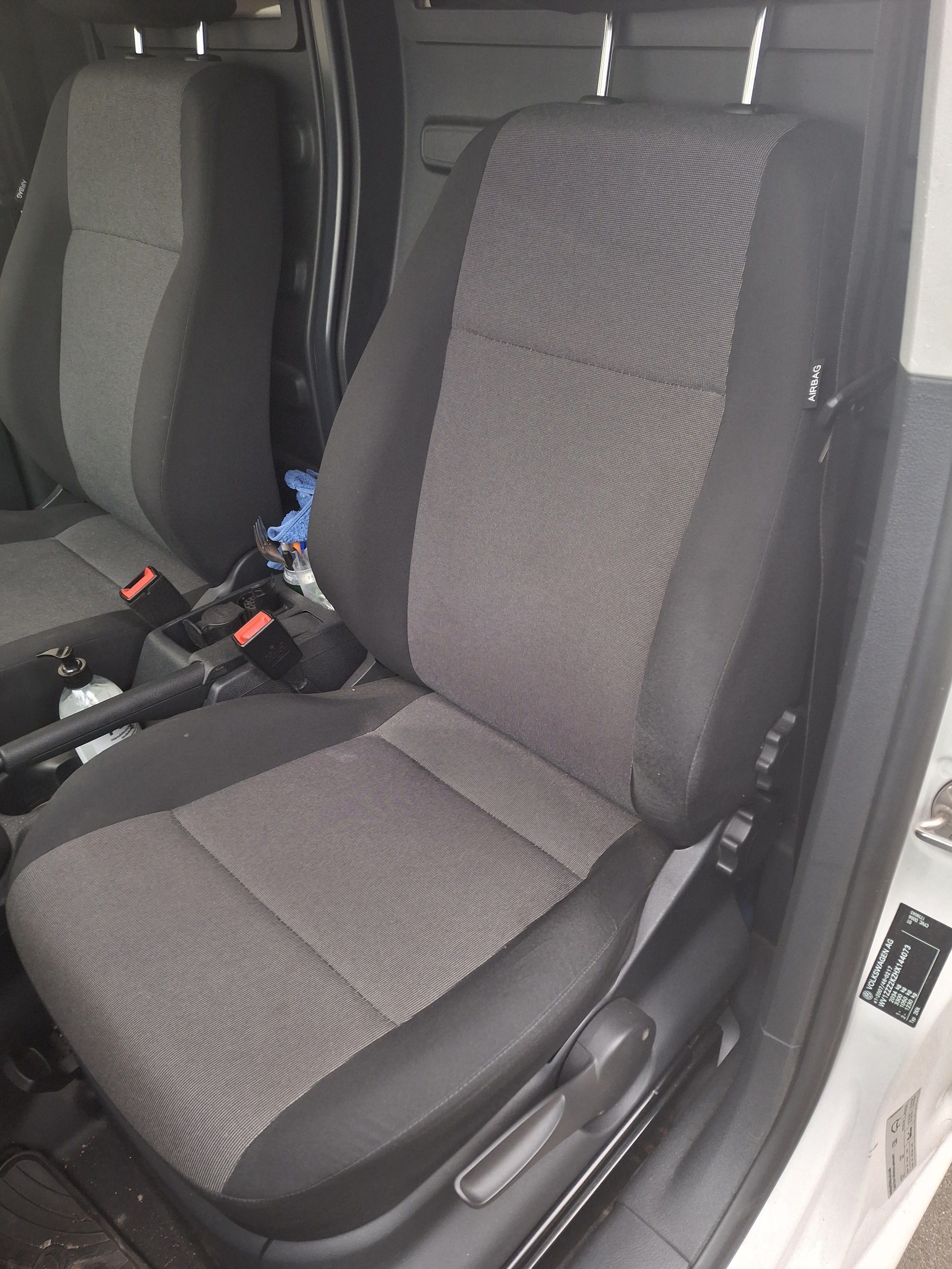 Hvid VW Caddy fra 2017