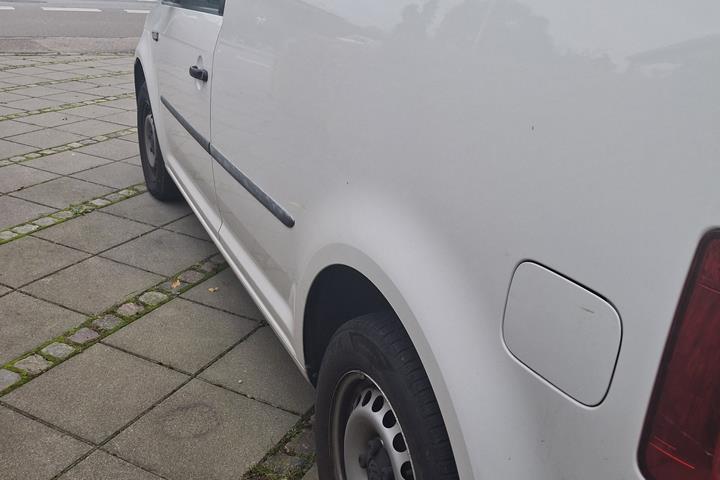 Hvid VW Caddy fra 2017