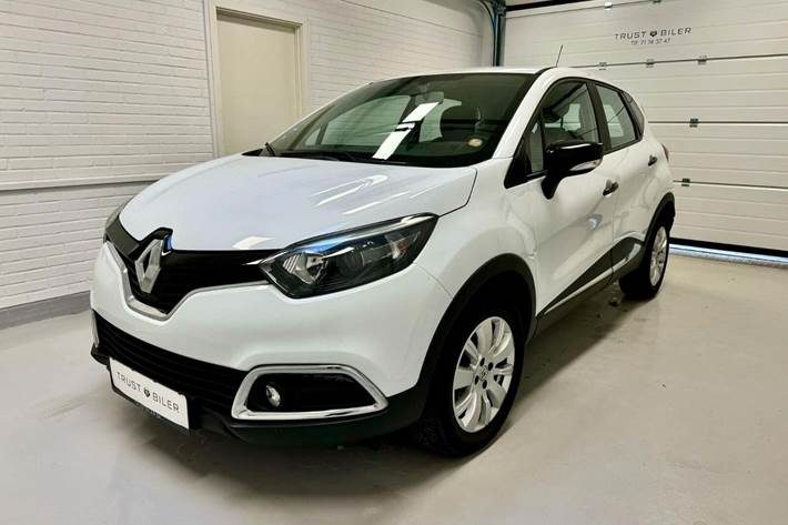 Hvid Renault Captur fra 2017 set udefra