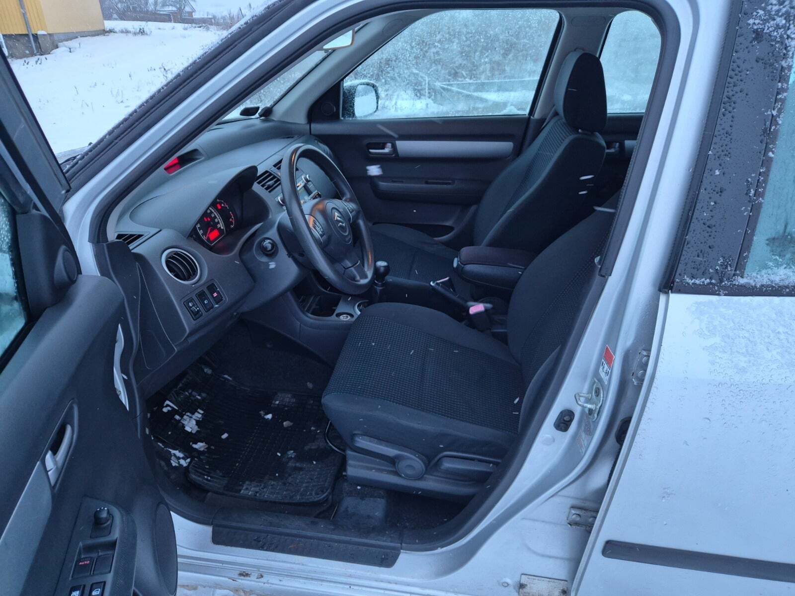 Sølv Suzuki Swift fra 2005