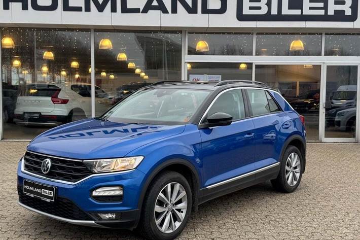 Blå VW T-Roc fra 2019 set udefra