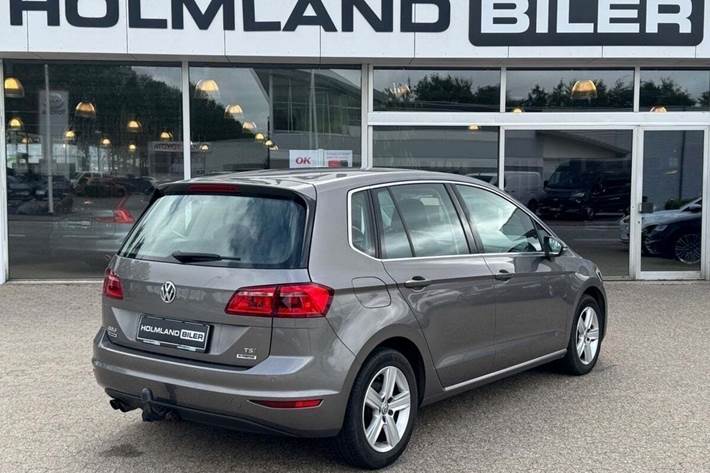 Grå VW Golf Sportsvan fra 2015