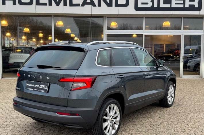 Grå Skoda Karoq fra 2021