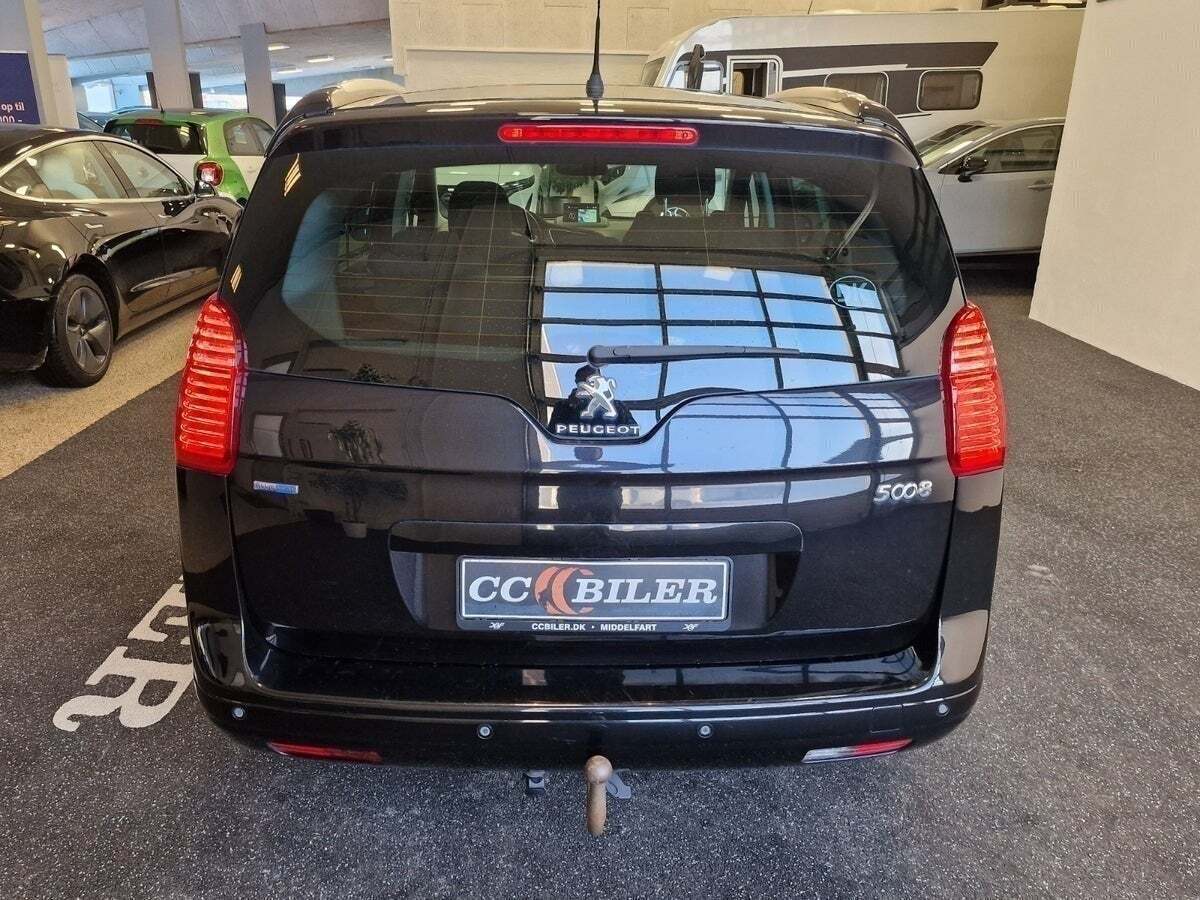 Sort Peugeot 5008 fra 2017 set udefra