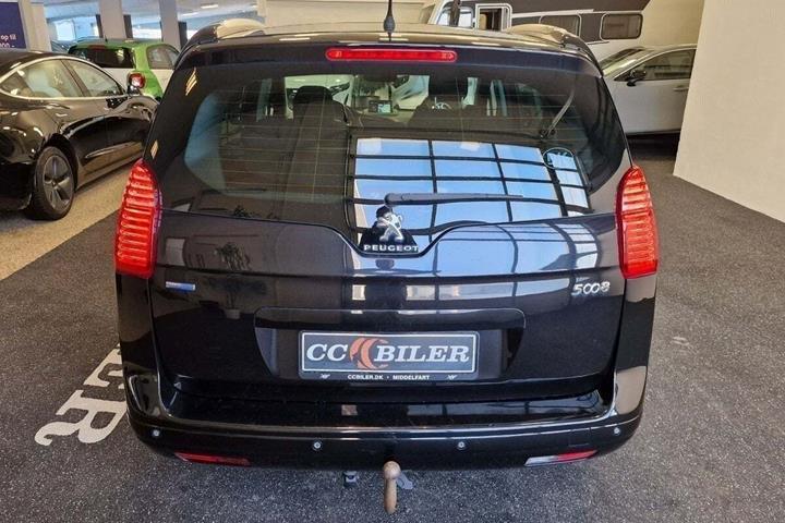 Sort Peugeot 5008 fra 2017 set udefra