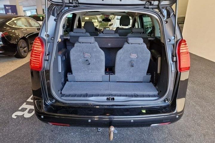 Sort Peugeot 5008 fra 2017 set indefra