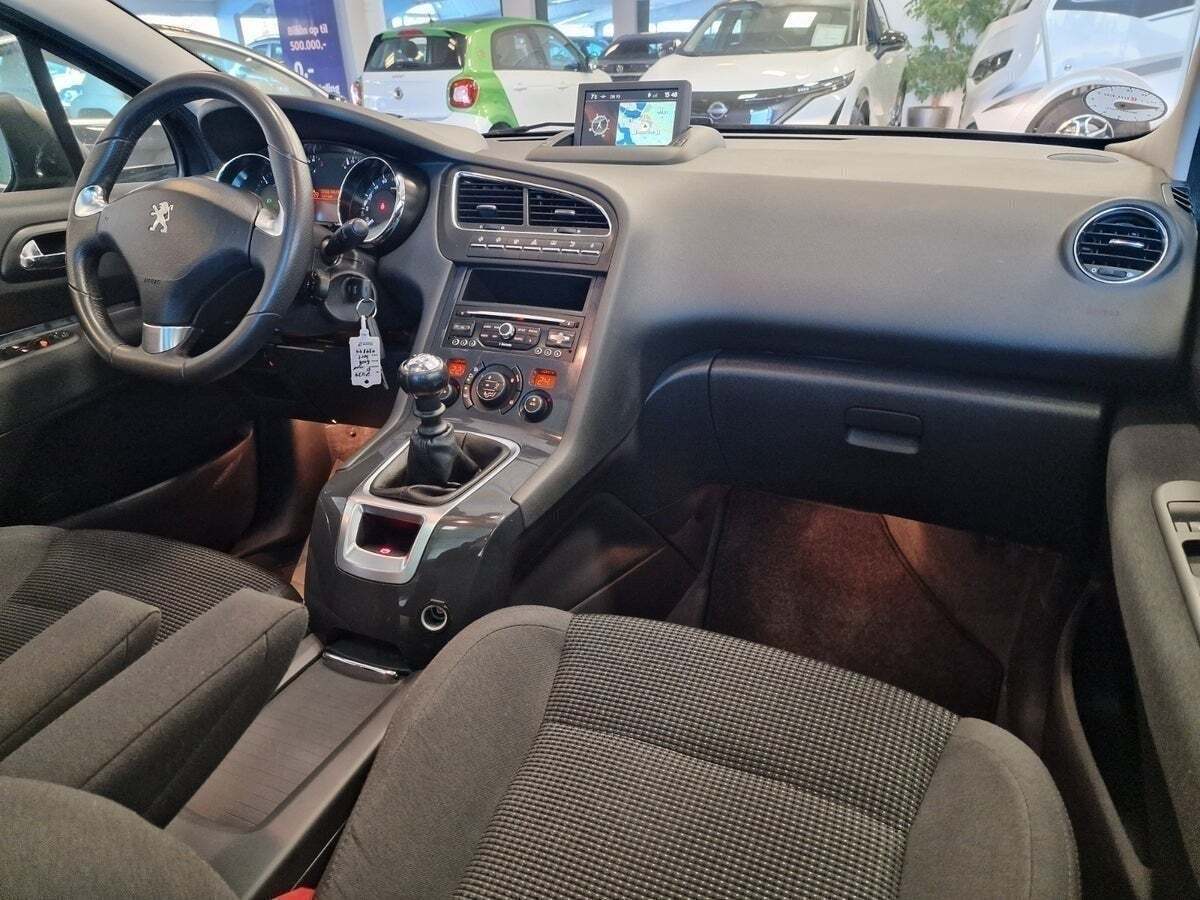 Sort Peugeot 5008 fra 2017