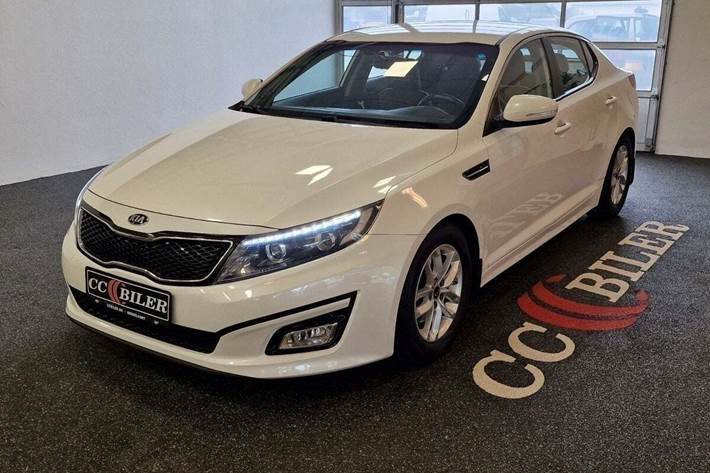Hvid Kia Optima fra 2014 set udefra