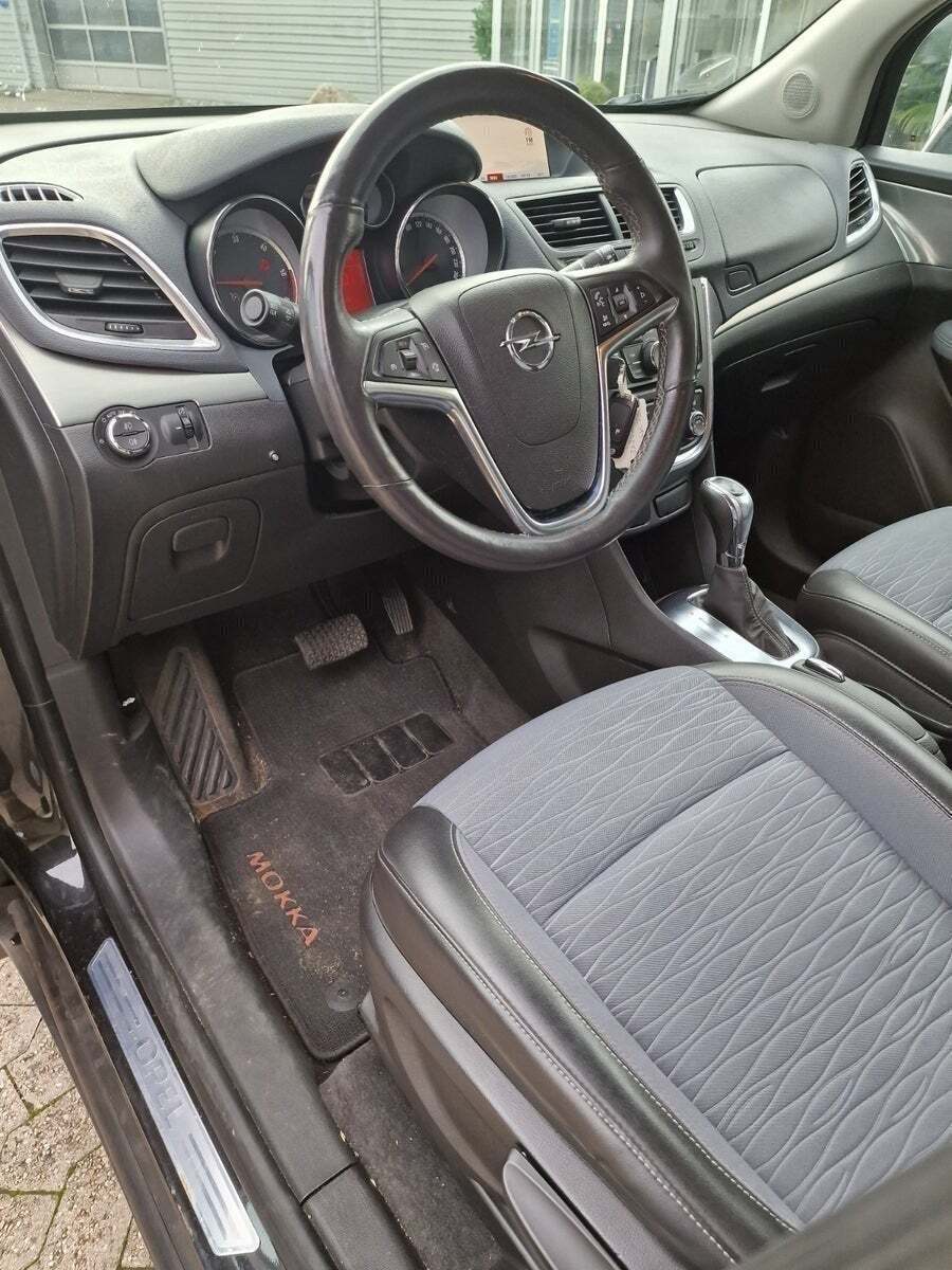 Sort Opel Mokka fra 2015