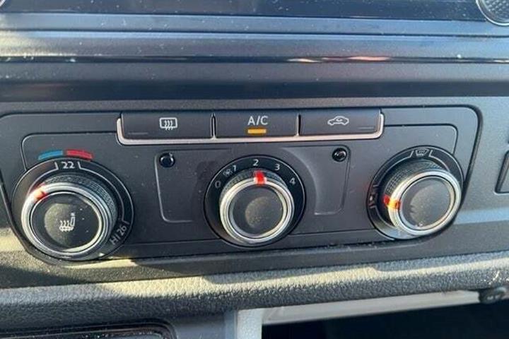 Sort VW Transporter fra 2017