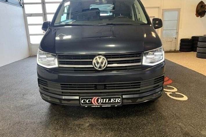 Sort VW Transporter fra 2017