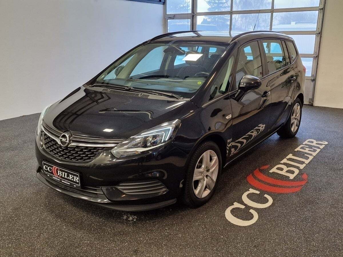 Sort Opel Zafira Tourer fra 2018