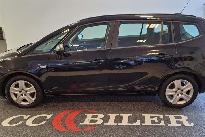 Sort Opel Zafira Tourer fra 2018