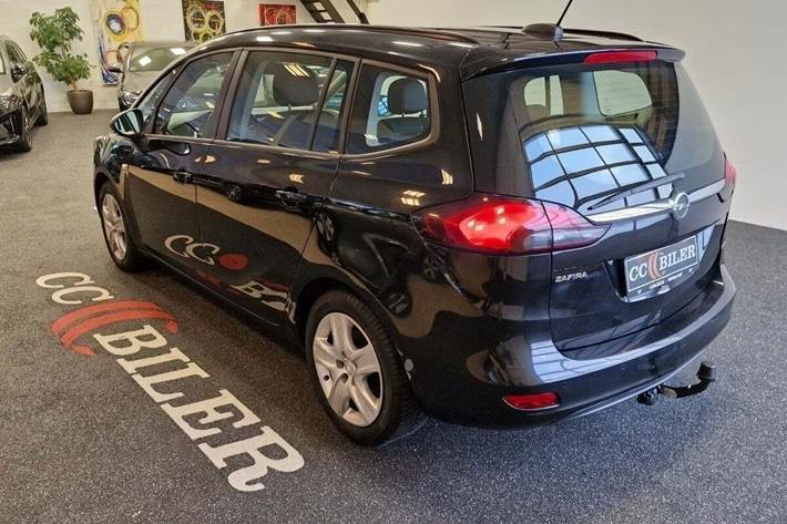 Sort Opel Zafira Tourer fra 2018