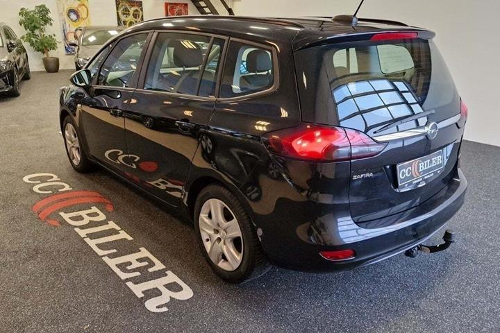 Sort Opel Zafira Tourer fra 2018