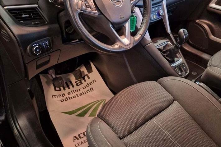 Sort Opel Zafira Tourer fra 2018