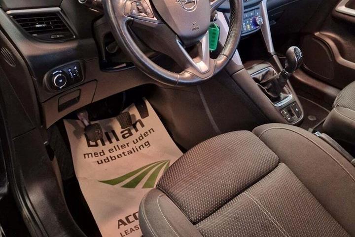 Sort Opel Zafira Tourer fra 2018