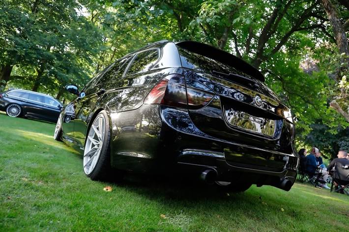 Sort BMW 330 fra 2007