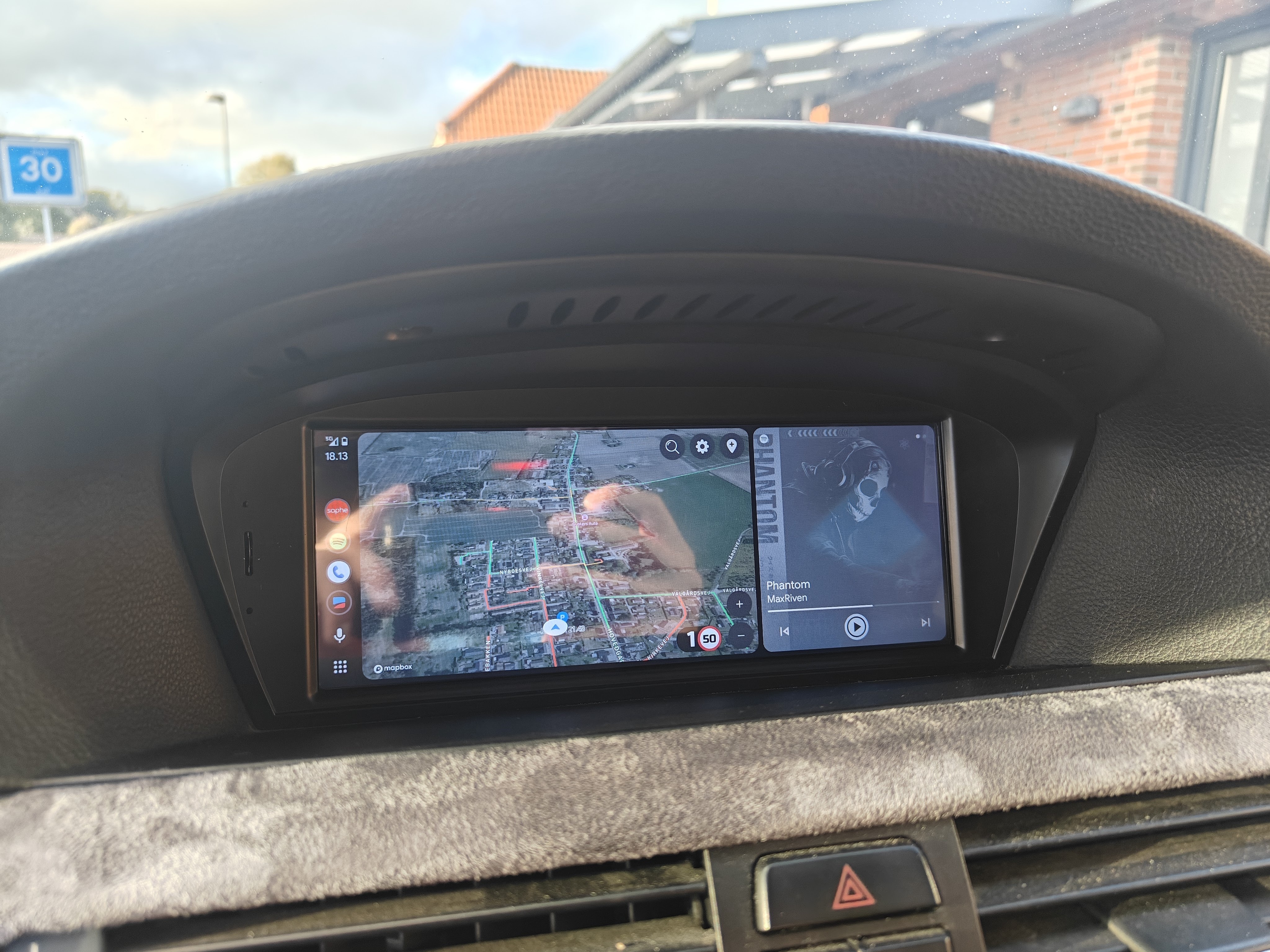 Sort BMW 330 fra 2007