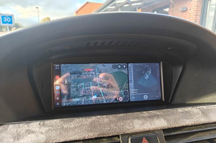 Sort BMW 330 fra 2007