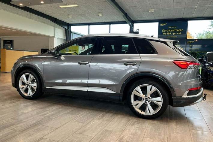 Grå Audi Q4 e-tron fra 2024